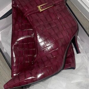 Elegant Burgundy Croc-Embossed Women's Boots